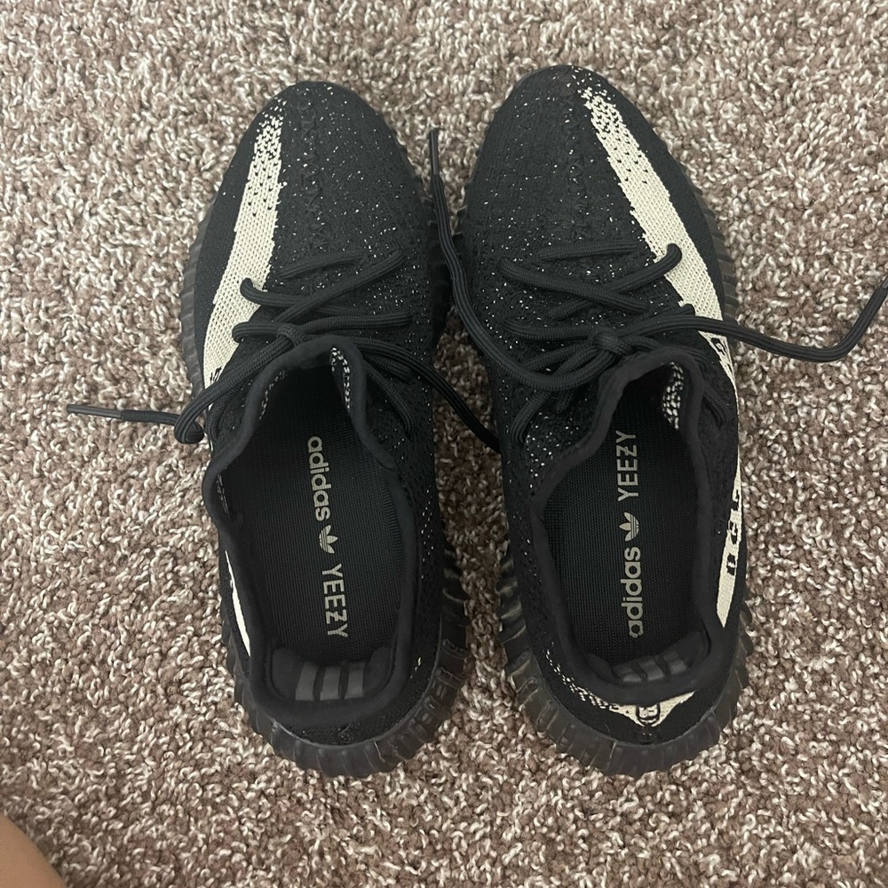 Yeezy Boost 350 v2 “oreo” size 6.5